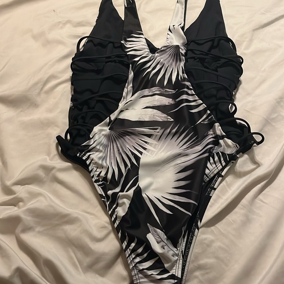L Space Tropical Cutout One Piece - Picture 6 of 8
